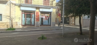 8locale uso commerciale o ufficio