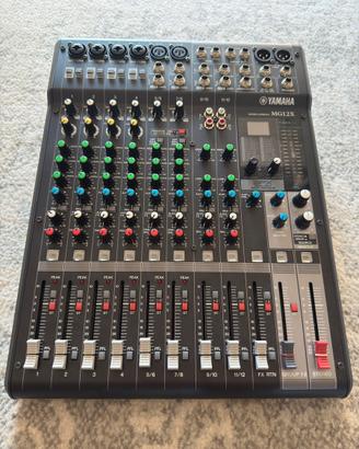 Mixer Yamaha MG12X