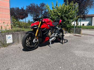 Ducati streetfighter v4s