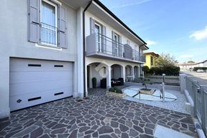 VILLA A SCHIERA A ROMANENGO