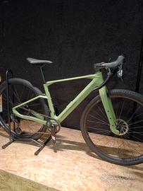 Gravel Mondraker dusty