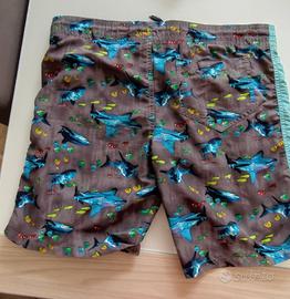 Costume da bagno con squali