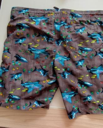 Costume da bagno con squali