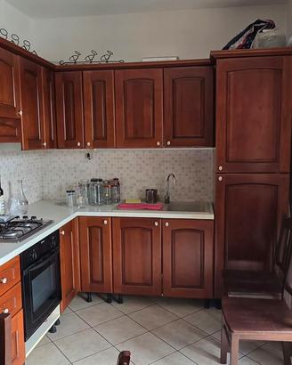 Cucina completa di frigo e forno