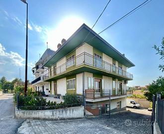 Casa indipendente di 285 m² con più di 5 locali e 