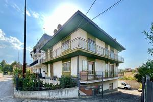 Casa indipendente di 285 m² con più di 5 locali e 