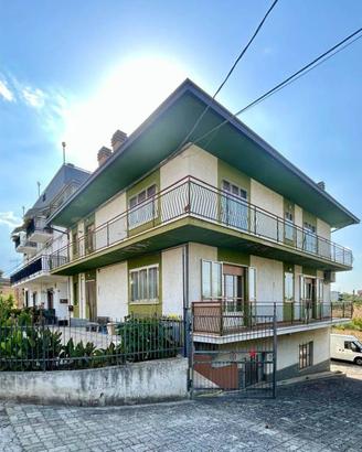 Casa indipendente di 285 m² con più di 5 locali e 