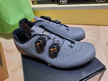 scarpe ciclismo Northwave  Revolution 3