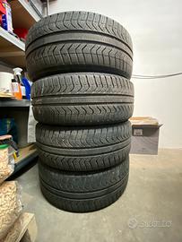 Pneumatici Pirelli allseason 4S - 225 50 R18 99W.