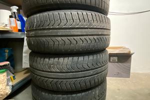 Pneumatici Pirelli allseason 4S - 225 50 R18 99W.