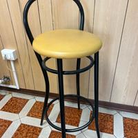 Sgabello imbottito ocra