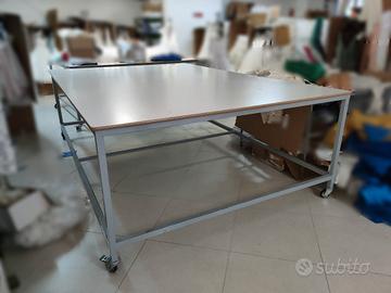 Tavoli da taglio professionali per tessuti c ruote