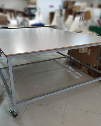 Tavoli da taglio professionali per tessuti c ruote
