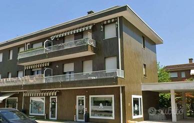 Immobile in asta di 96 m² con 5 locali e box auto 