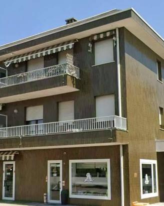 Immobile in asta di 96 m² con 5 locali e box auto 