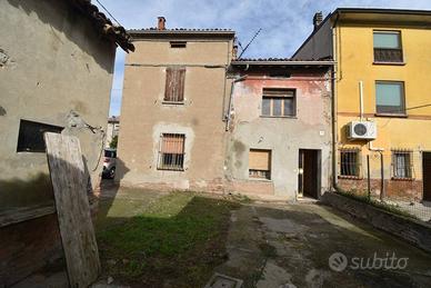 Casa indipendente di 192 m² con 5 locali e box aut