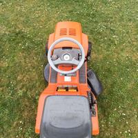 trattorino tagliaerba HUSQVARNA 