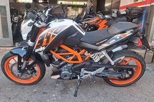 KTM 390 2016