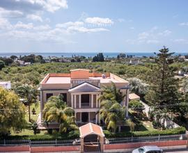 Villa con giardino e dependance ad Avola