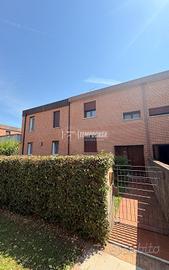 VILLA A SCHIERA DI MEZZO