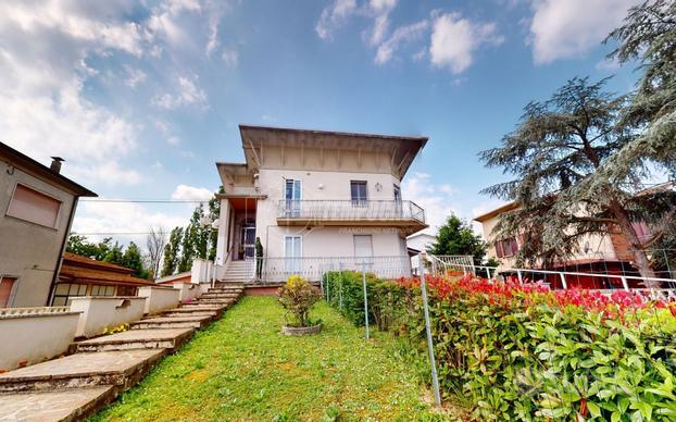 PORZIONE DI CASA INDIPENDENTE CON GIARDINO E GARAG