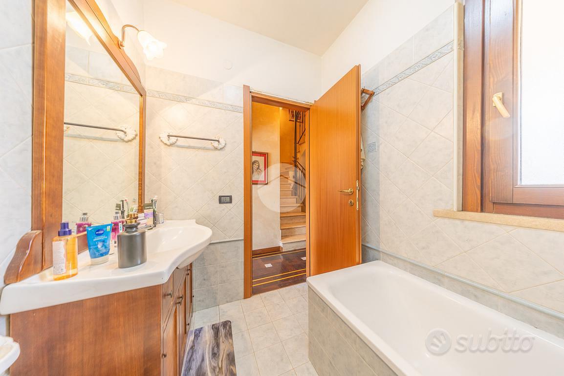 VILLA A SCHIERA A ROMA - Vista 5