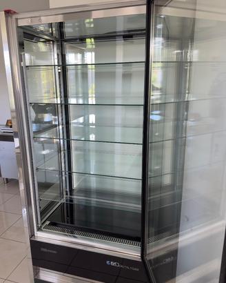 Vetrina verticale gelateria/pasticceria ISA
