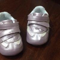 Scarpe neonata