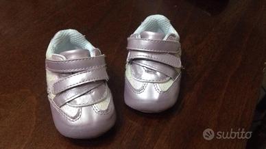 Scarpe neonata