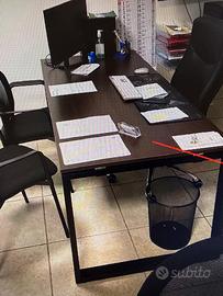 Scrivania in legno con mobiletto di servizio