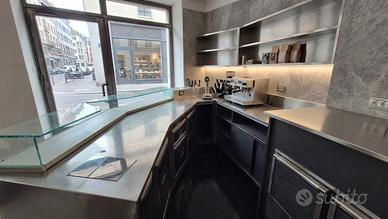 Bancone bar angolare con frigorifero