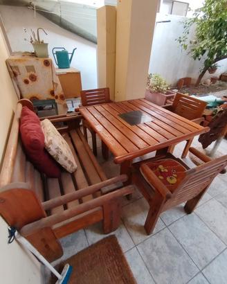 Tavolo e sedie giardino