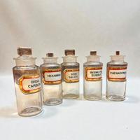 5 bottiglie farmacia, vetro etichette dorate, 1900