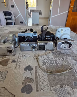 Lotto 8 Fotocamere Non Testate