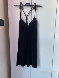 Vestito nero semplice