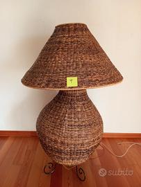 lampada da salotto o zona notte in vimini