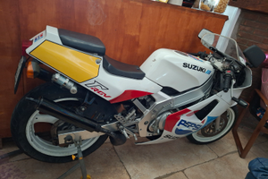 Suzuki rgv 250 VJ21 pepsi