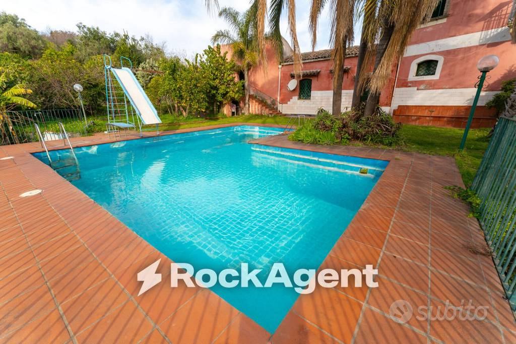 Rustico / Casale di 1069 m² con più di 5 locali e - Vista 2