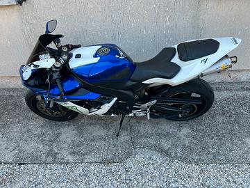 Yamaha r1