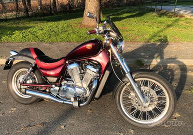 SUZUKI Intruder VS 750