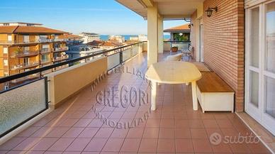 Attico / Mansarda di 190 m² con più di 5 locali a 