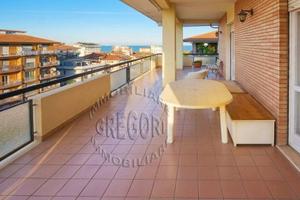Attico / Mansarda di 190 m² con più di 5 locali a 