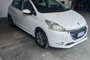 Peugeot 208 1.4 gpl di serie