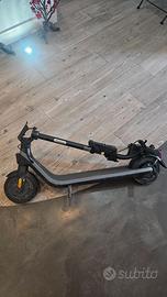 Monopattino Elettrico NINEBOT KickScooter E2 PRO