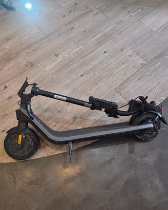 Monopattino Elettrico NINEBOT KickScooter E2 PRO