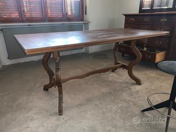 Tavolo stile fratino