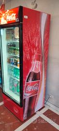 Frigorifero a colonna della Coca-Cola 