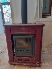 Stufa a legna in ceramica