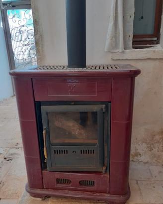 Stufa a legna in ceramica