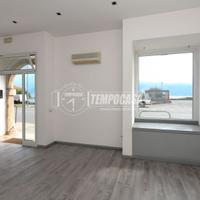 Ufficio Piano Terra Vista Lago In Centro A Gargnan